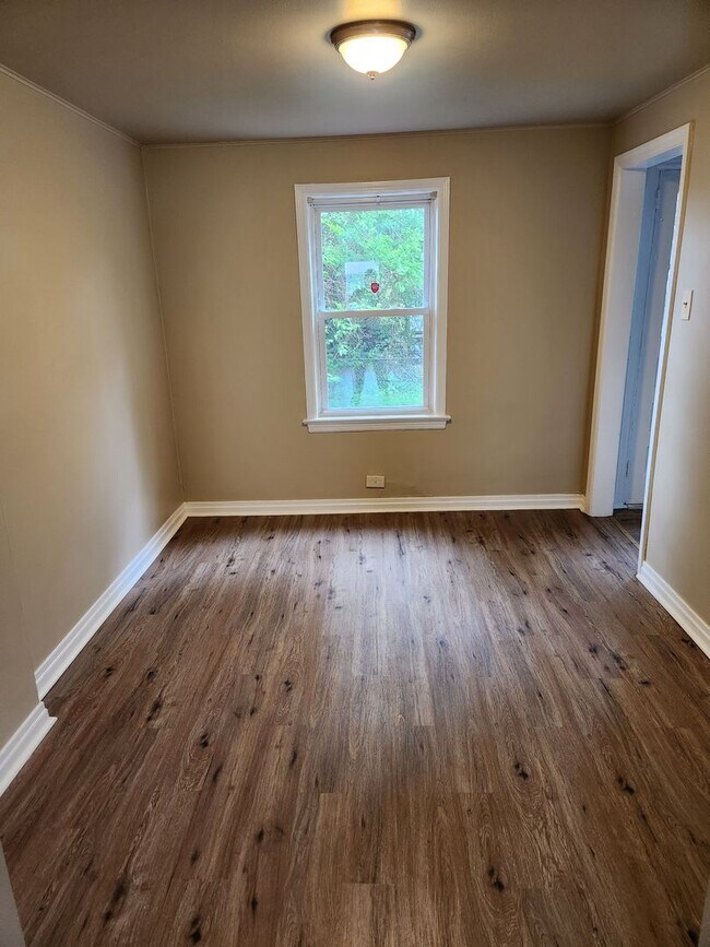 Building Photo - Recently Renovated 3 Bedroom in Harrisburg!