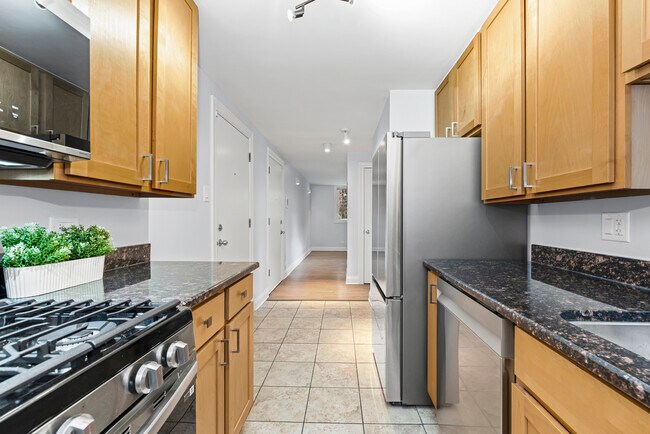 Building Photo - 2624 W Catalpa Ave