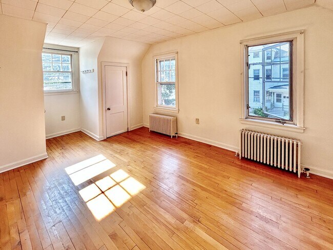 Building Photo - 26 N Union St