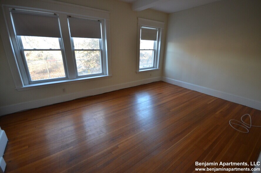 Building Photo - 1595 Beacon St