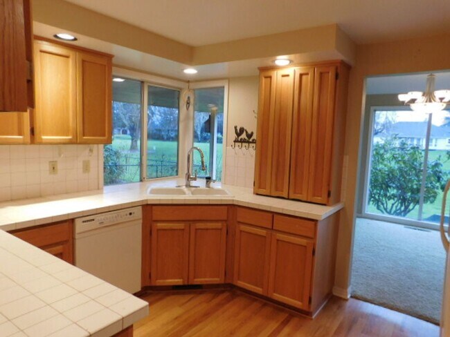 Building Photo - 3Bd/2Ba Single Story Home-For viewing!