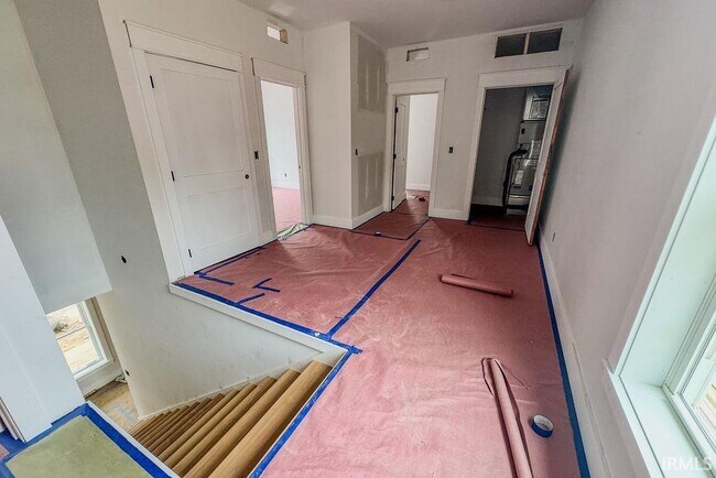 Building Photo - 527 N Prow Ave