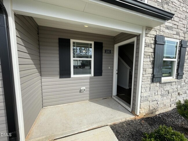 Building Photo - 1080 Peony Ln