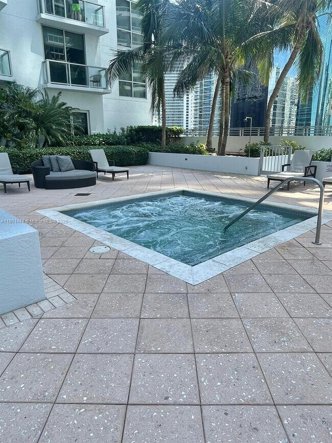 Building Photo - 1060 Brickell Ave