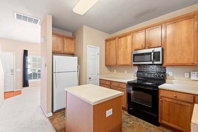 Building Photo - Two Bedroom Durham Townhouse: Available August 7th