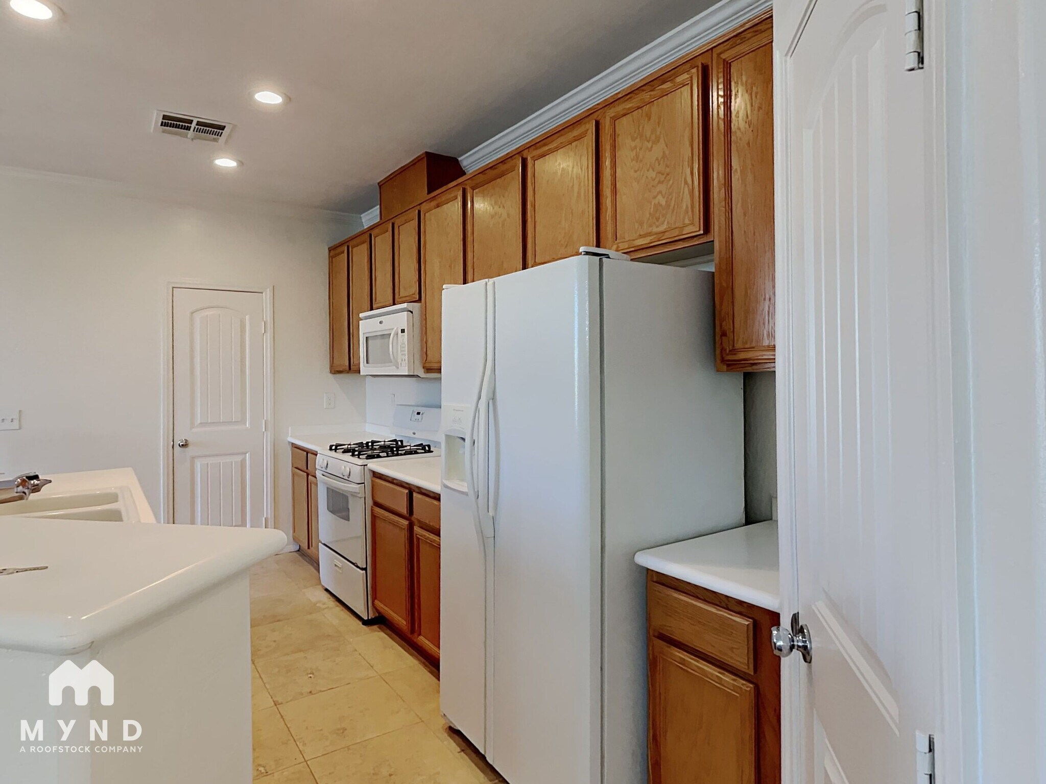 Building Photo - 495 Westminster Hall Ave