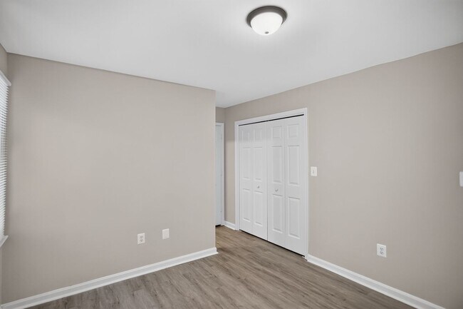 Building Photo - 2 Large Bedroom 2 level Townhouse in Fredericksburg