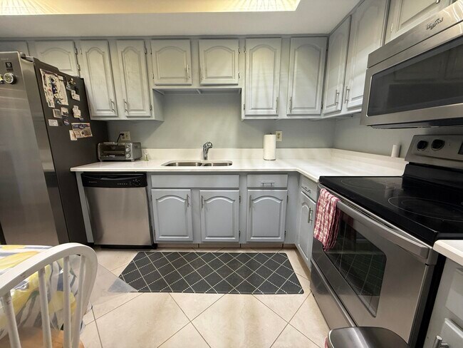 Building Photo - 7738 Lakeside Blvd