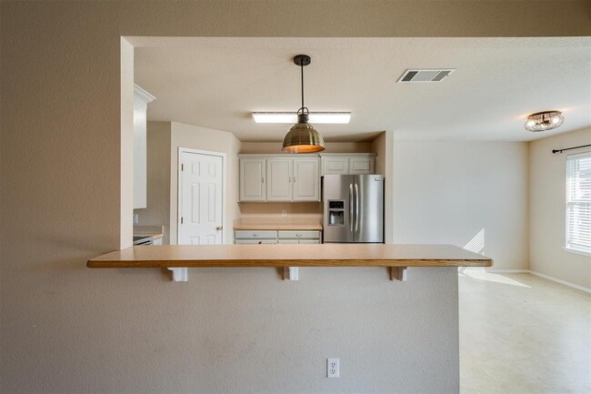 Building Photo - 706 Lakeview Dr