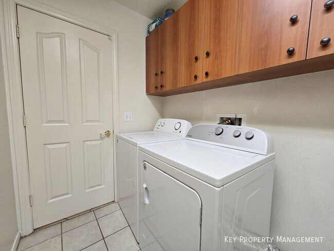 Building Photo - 3697 Ferndale Cove Dr