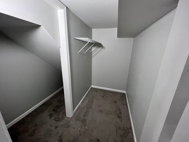 Building Photo - 1024 N Monticello Ave