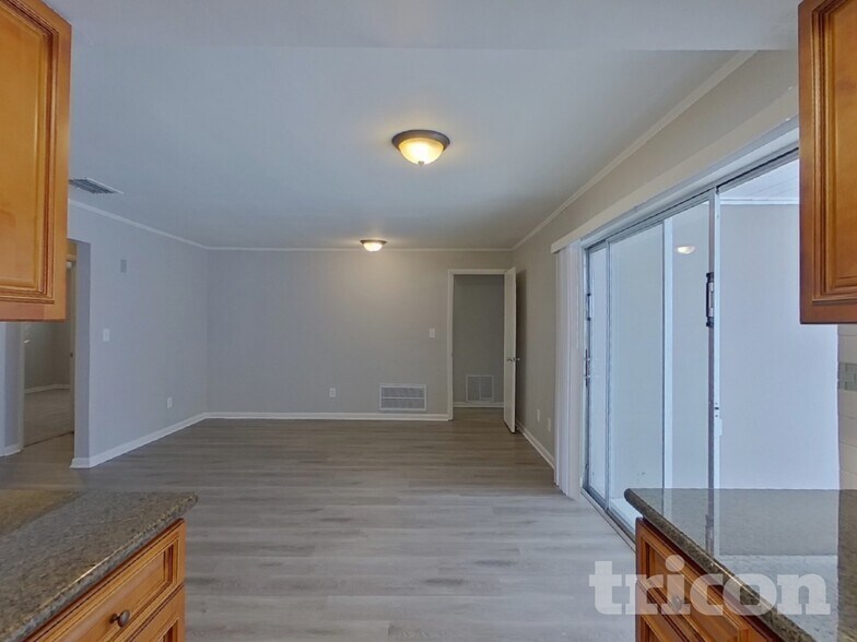 Building Photo - 7102 Woodfield Dr