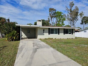 Building Photo - Annual Unfurnished Cute Florida Home with a private backyard for enjoying the Florida Lifestyle! ...