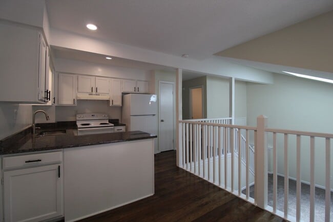 Building Photo - Fully Remodeled 2 Bedroom 1.5 Bath Duplex In Olathe