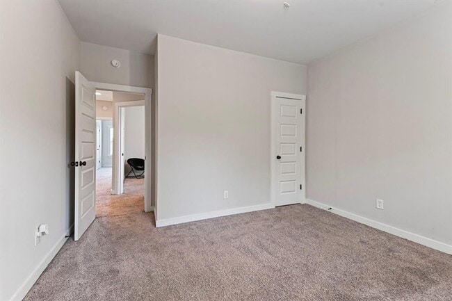 Building Photo - 731 Hedgefield Way