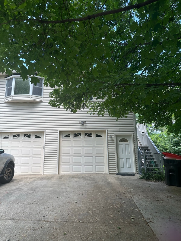 Building Photo - 215 Crescent Ct