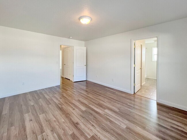 Building Photo - Suburban Dream: Exquisite 3BR Retreat with Modern Comforts and a Pet-Friendly Yard in Meridian