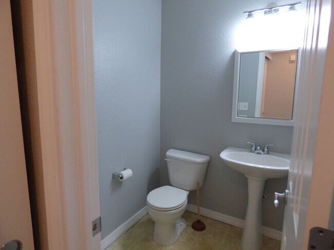 Building Photo - 805 Summer Hawk Dr