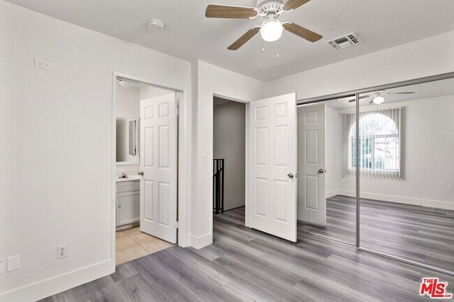 Building Photo - 6616 Sylmar Ave
