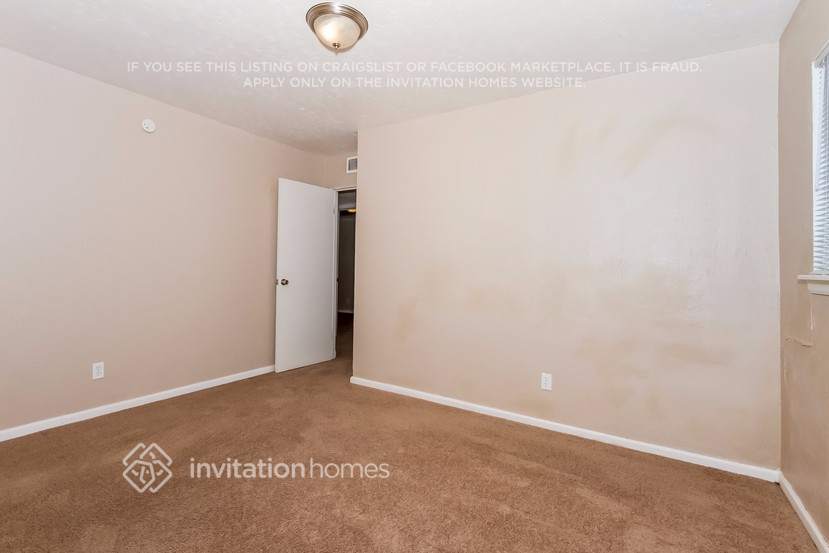 Building Photo - 9301 Lillian Ln