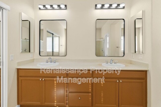 Building Photo - 785 Ellerbrook St