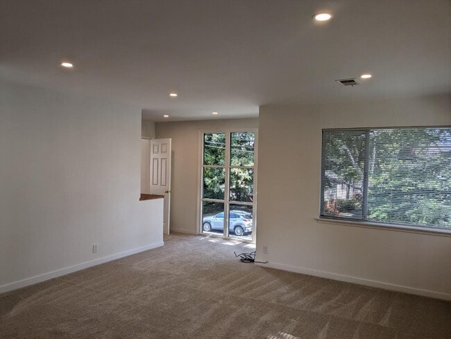 Building Photo - 1285 Hoover St