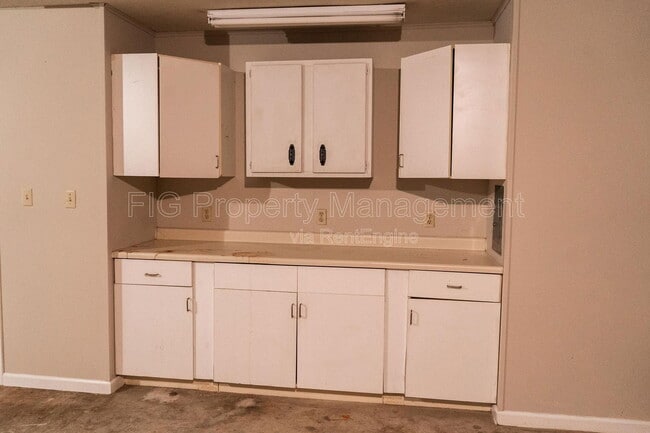 Building Photo - 1816 Lively Rd