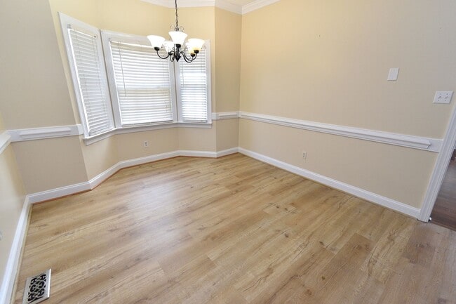 Building Photo - 3924 Hampton Dr