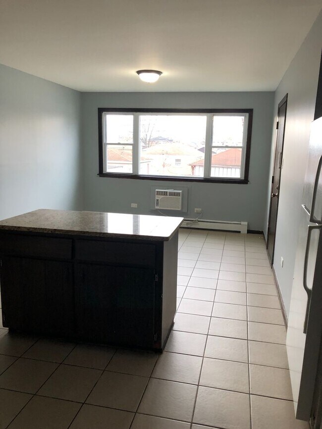 Building Photo - 312 Yates Ave