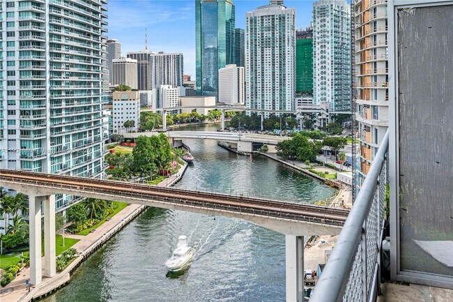 Building Photo - 690 SW 1st Ct