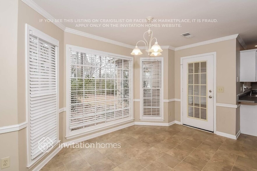 Building Photo - 613 Dahlia Way