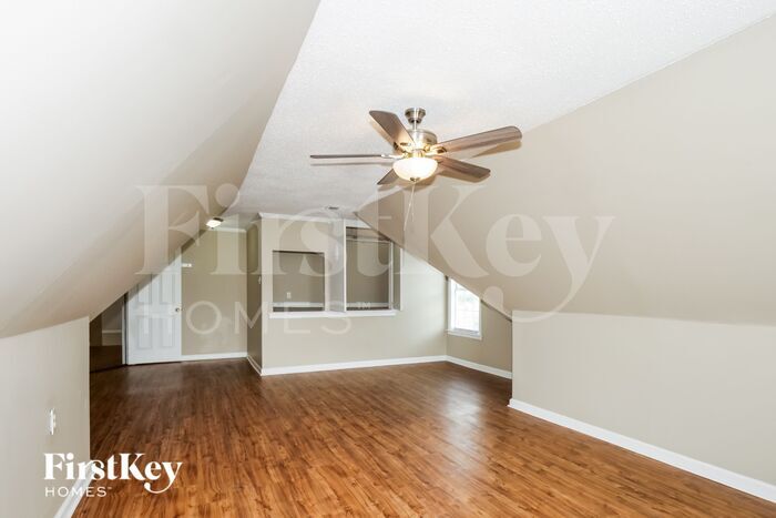 Building Photo - 10166 Green Moss Dr N