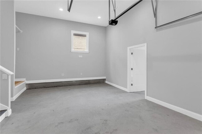 Building Photo - 909 Sunny Meadows Ln