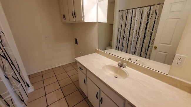 Building Photo - 4110