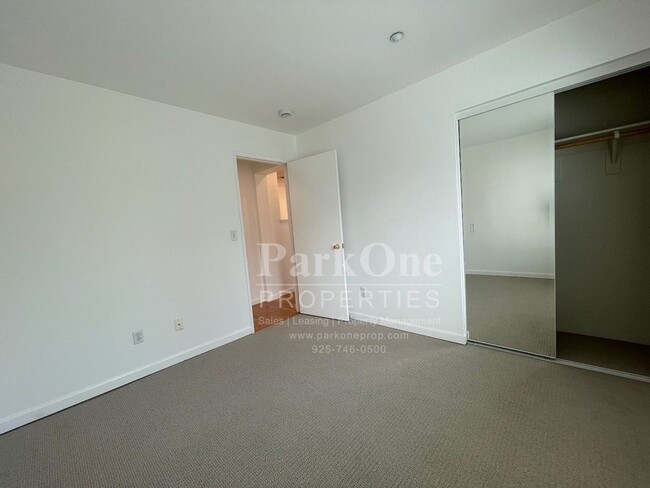 Building Photo - Great Townhouse in Livermore Available Now!