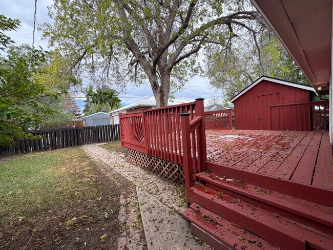 Building Photo - ~Availalbe Now~ Beautiful Four Bedroom House in Denver!