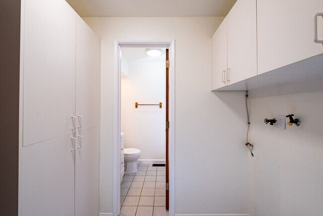 Building Photo - JAR204