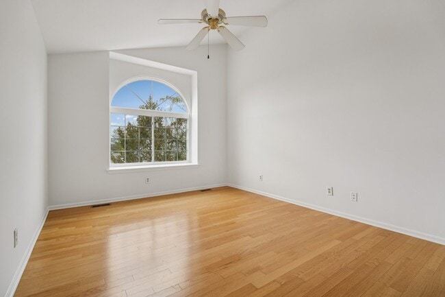 Building Photo - 6 Ray Ct