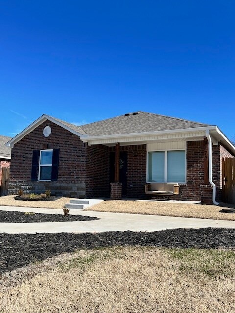 All brick home - yard maintenance included! - 2472 N Raven Ln