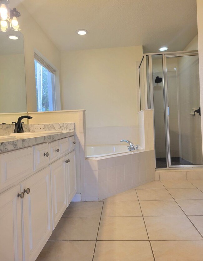 Building Photo - 4 Bedroom House in Eagle Creek, Lake Nona