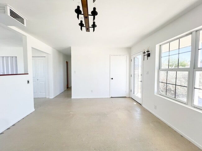 Building Photo - A Newly Remodeled 3 Bedroom