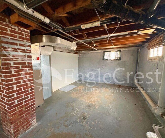 Building Photo - Charming 2-Bedroom Home with Modern Finishes & Open Yard