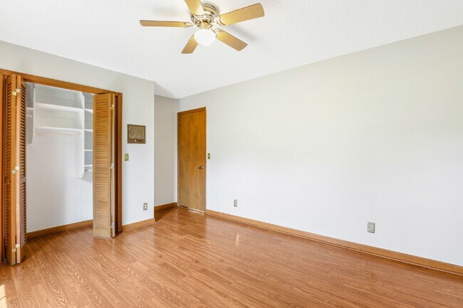 Building Photo - 3 Bedroom/2 Bathroom Home in Springfield