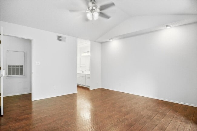 Building Photo - Beautiful Townhome in Gated Community