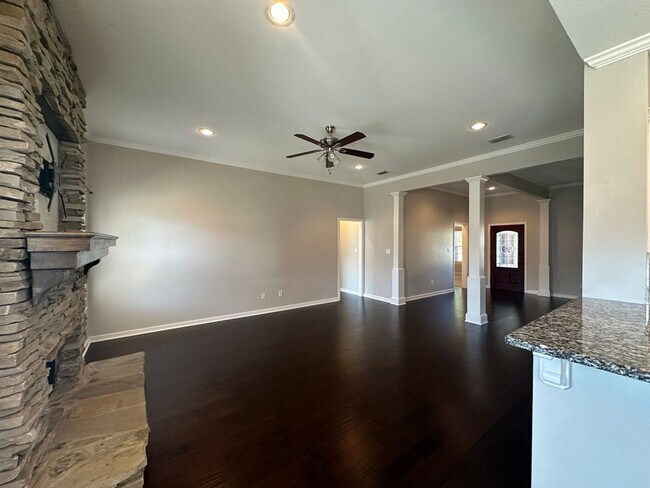 Building Photo - Stunning 4 Bed 3 Bath Home in WHISD!