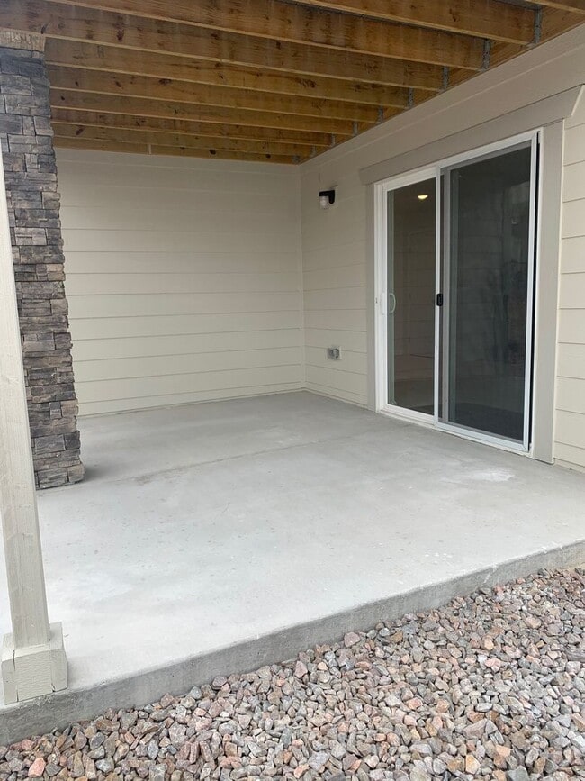 Building Photo - Beautiful Townhome In Monument With Two Ma...