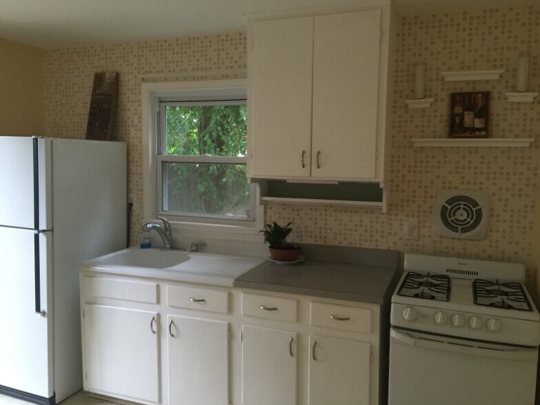 Building Photo - 20 Elmhurst Cir
