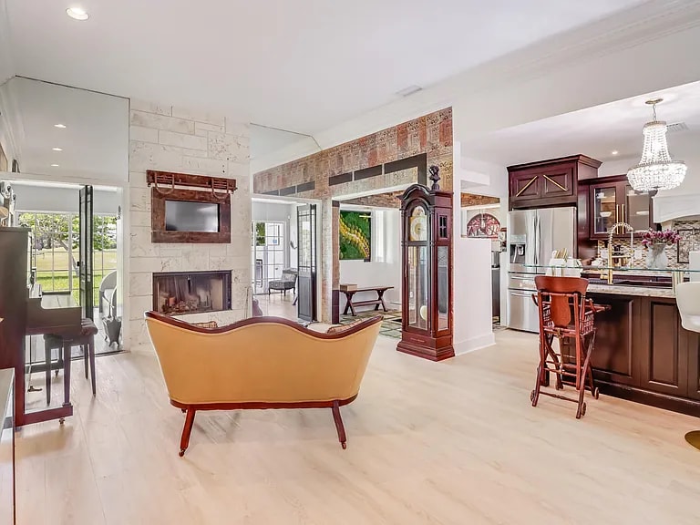 Building Photo - 6590 Fountains Cir