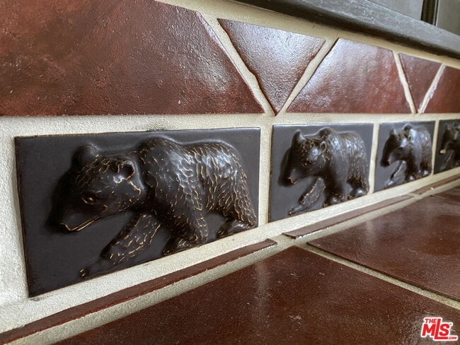 Building Photo - 2667 Lake View Terrace E