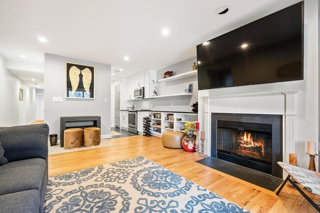 Building Photo - 1710 Summit Pl NW